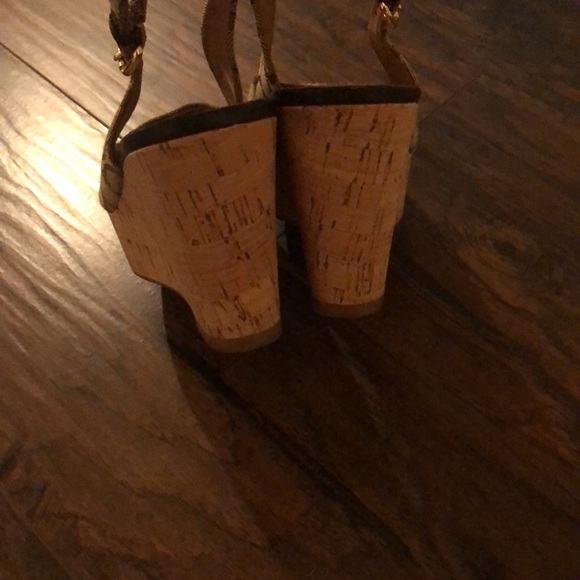 Fashion coach wedges -all season wear - Picture 5 of 5